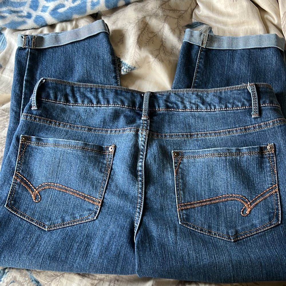 Jean capris - Picture 3 of 3